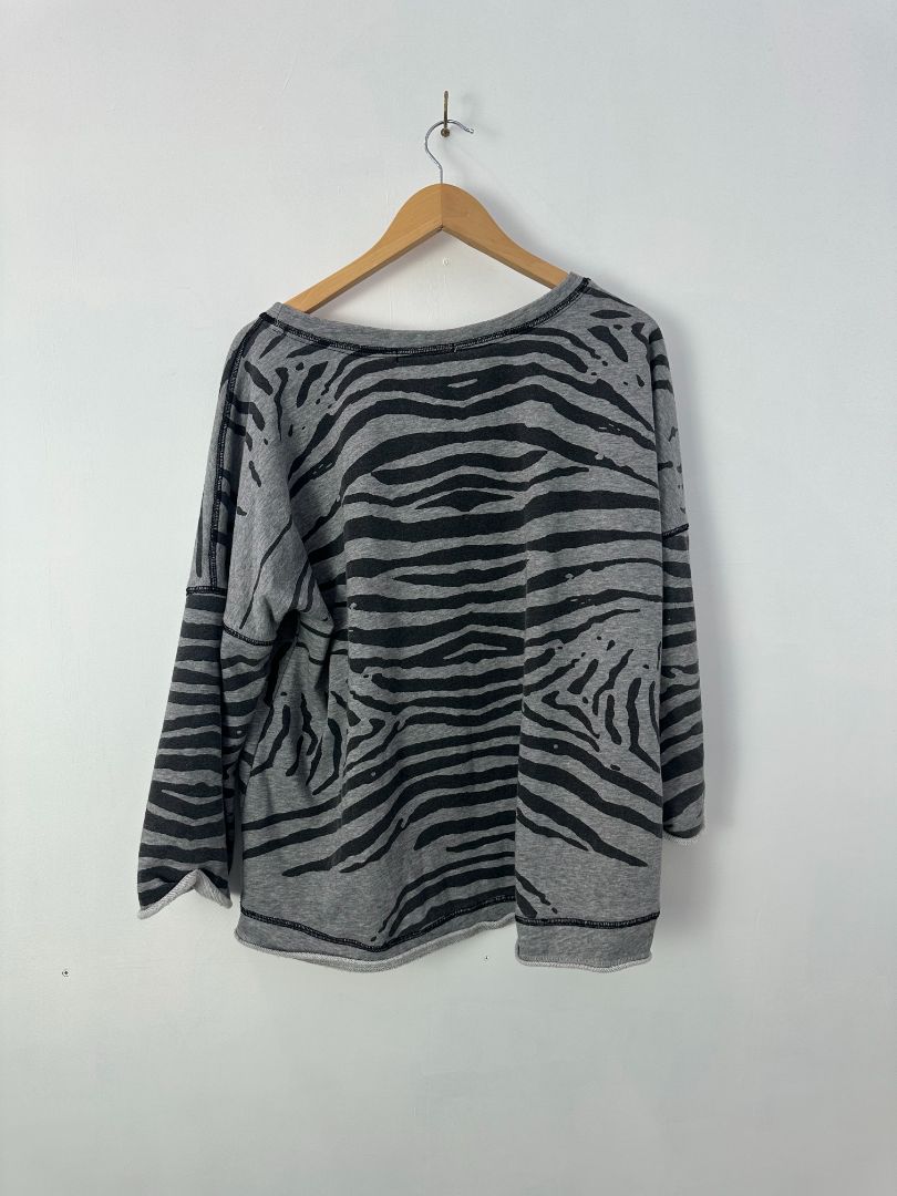 ZAFINA Crewneck, 16