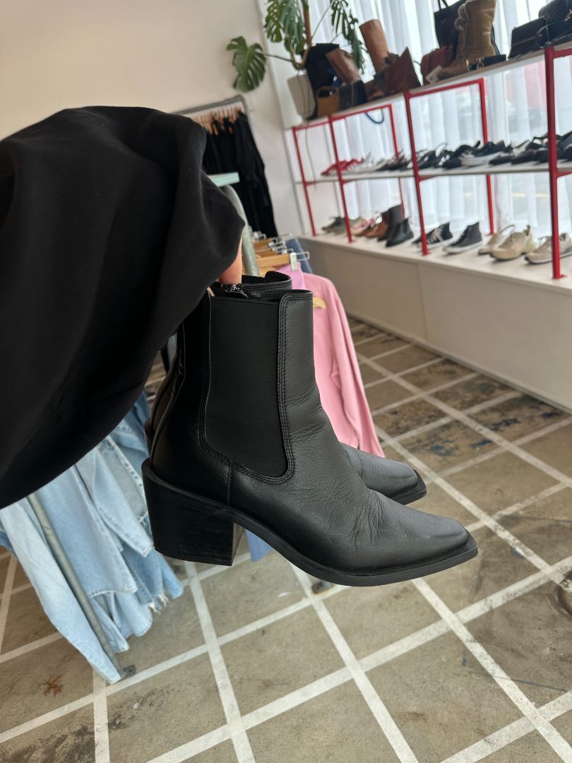 BRONWYN Boots, 39