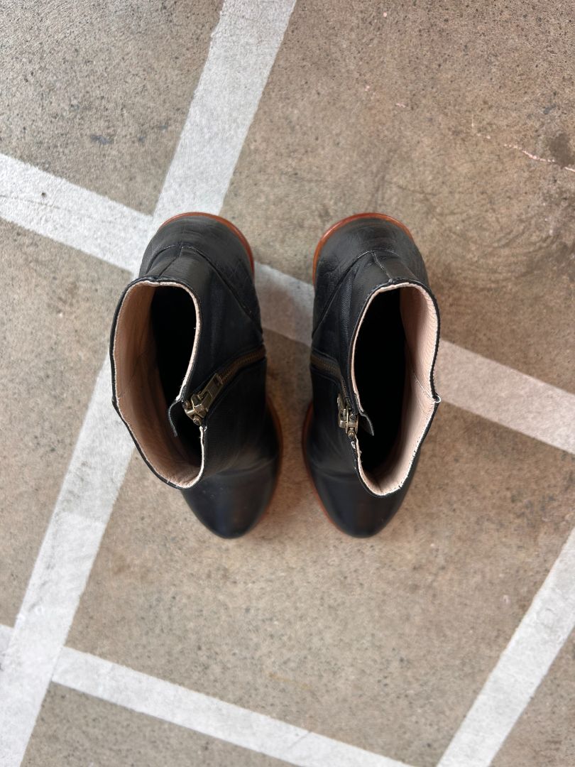 Moochi Boots, 37