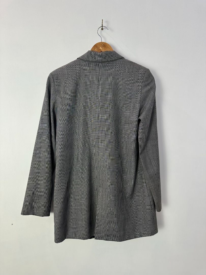 Moochi Blazer, Sample