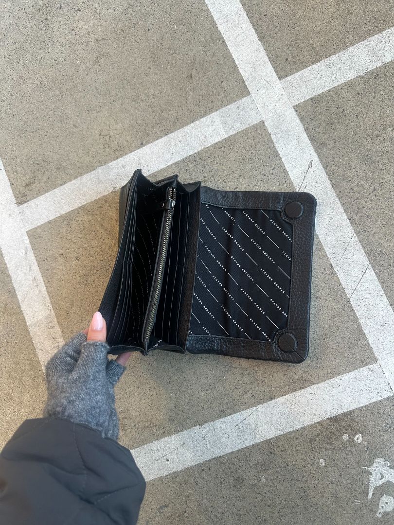 STATUS ANXIETY Wallet