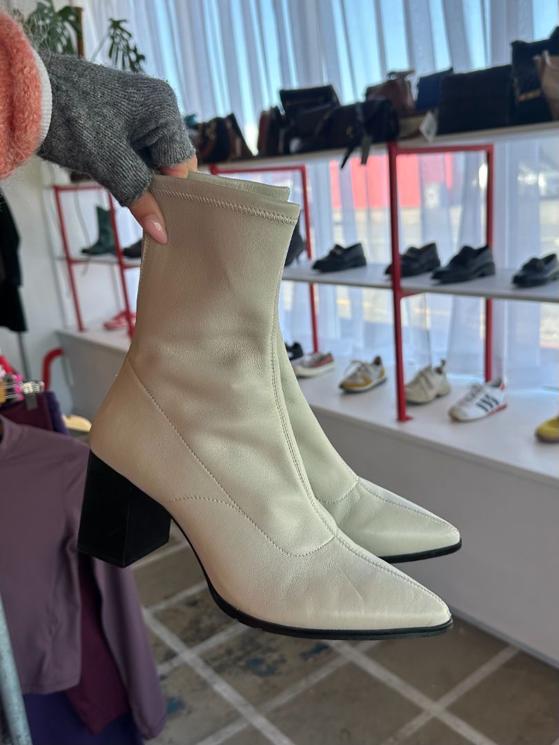 Siren Boots, 38