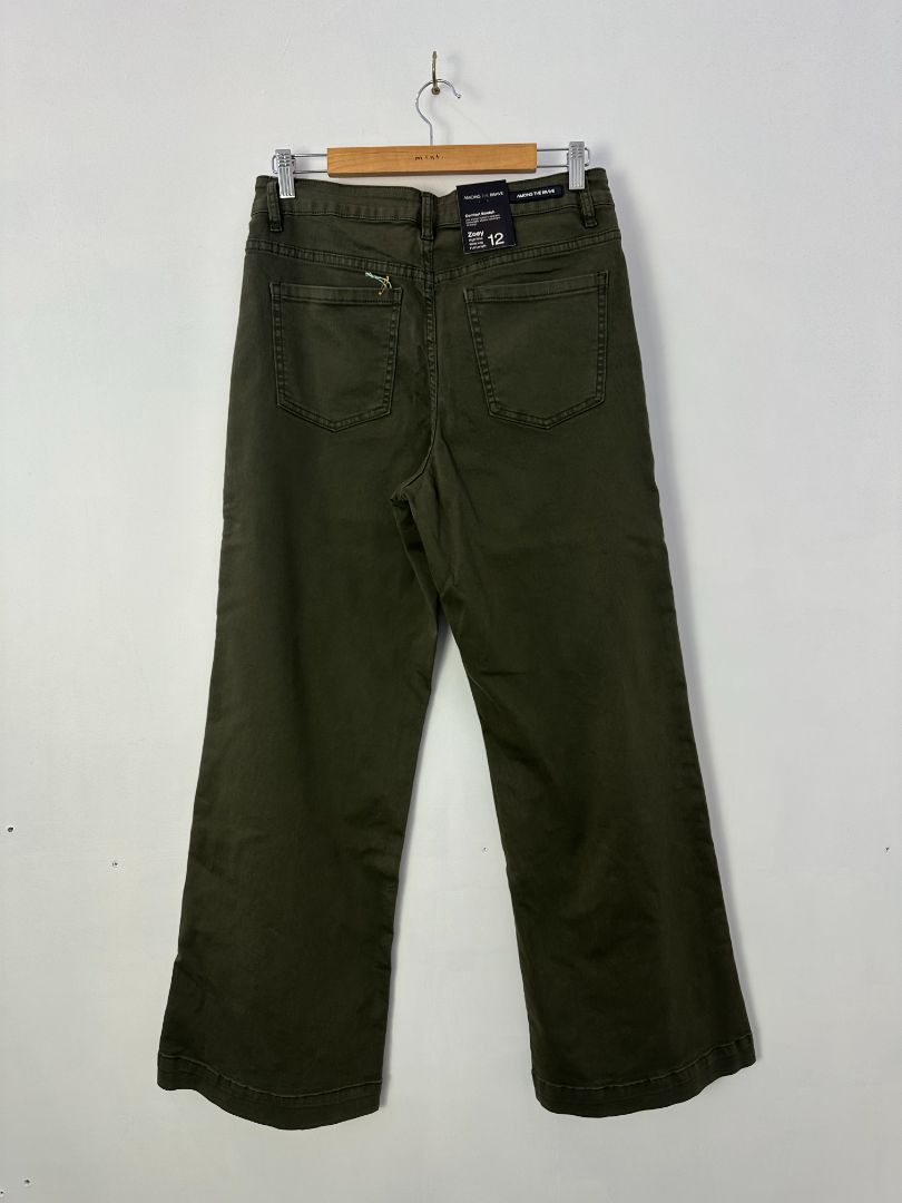 among the brave Jeans, 12