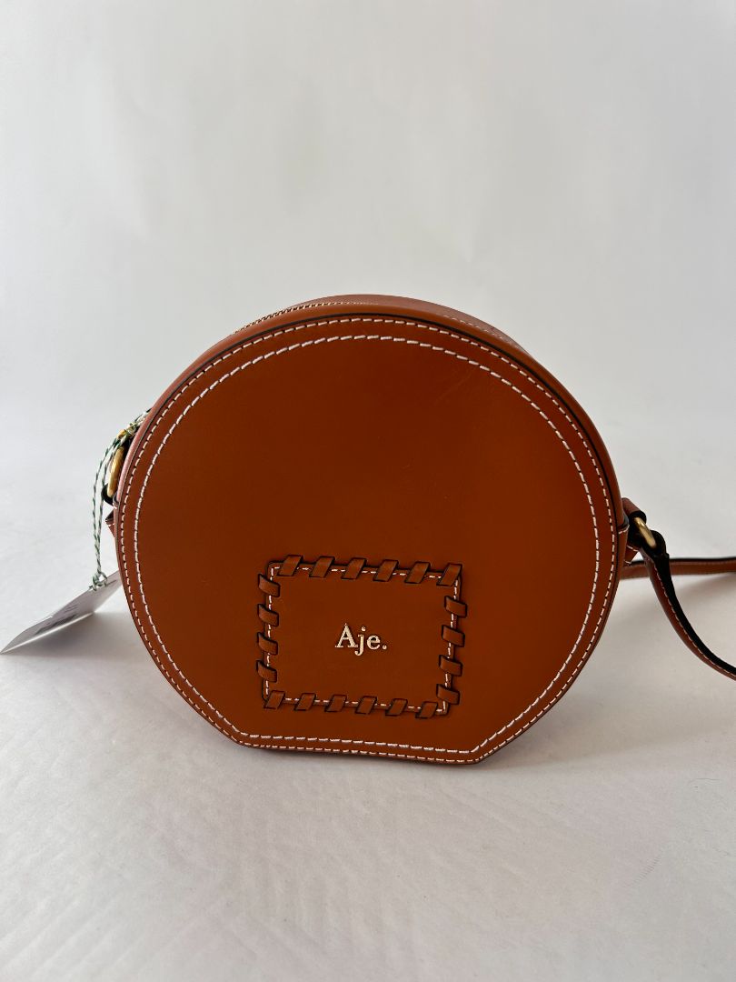 Aje. Bag m i n t .