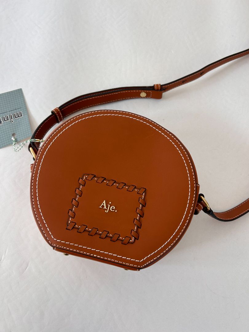 Aje. Bag m i n t .