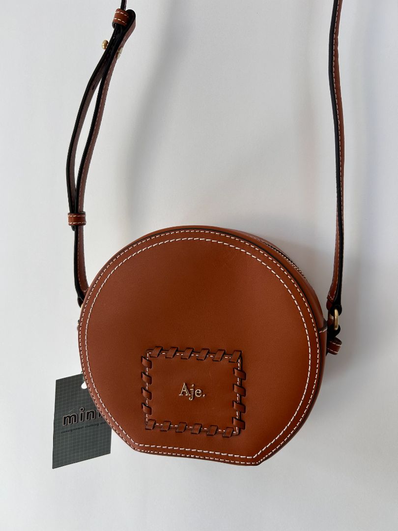 Aje. Bag m i n t .