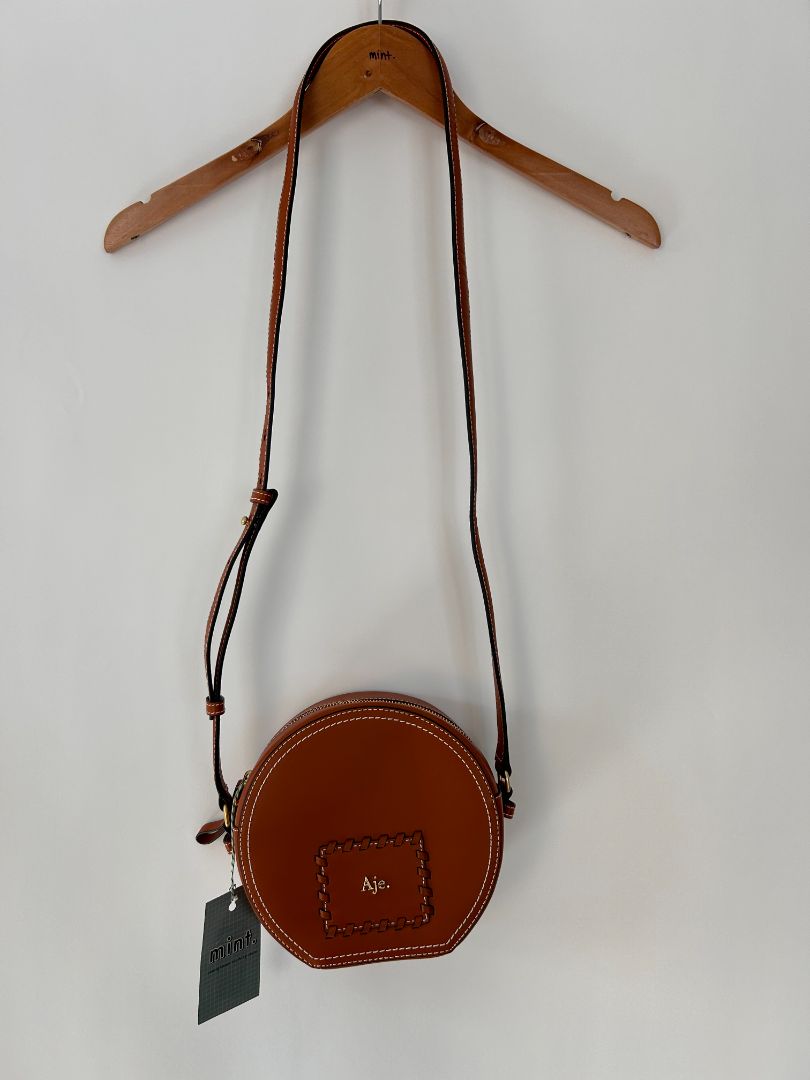 Aje. Bag m i n t .