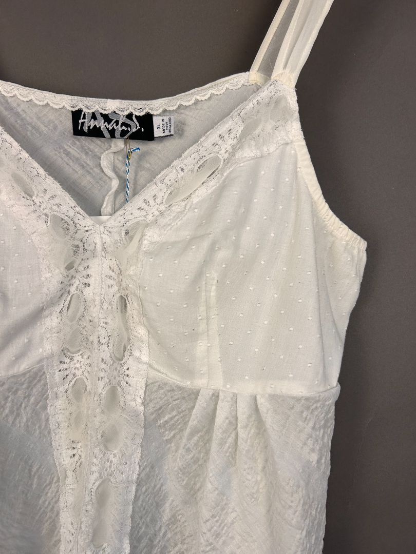 Annah. S. Singlet, XL
