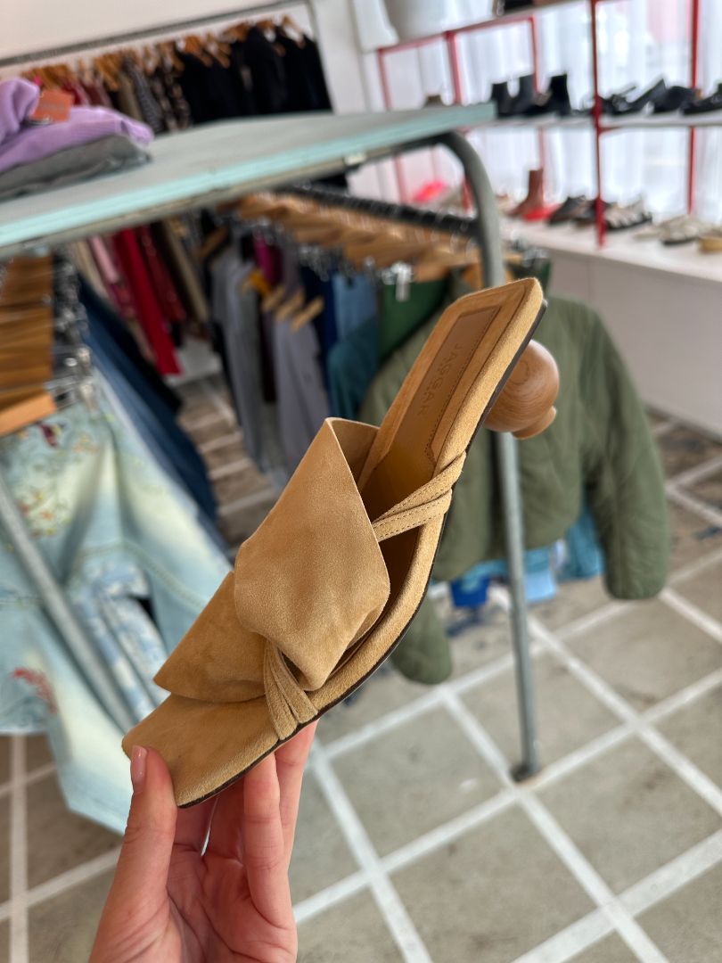 JAGGAR Heels, 37