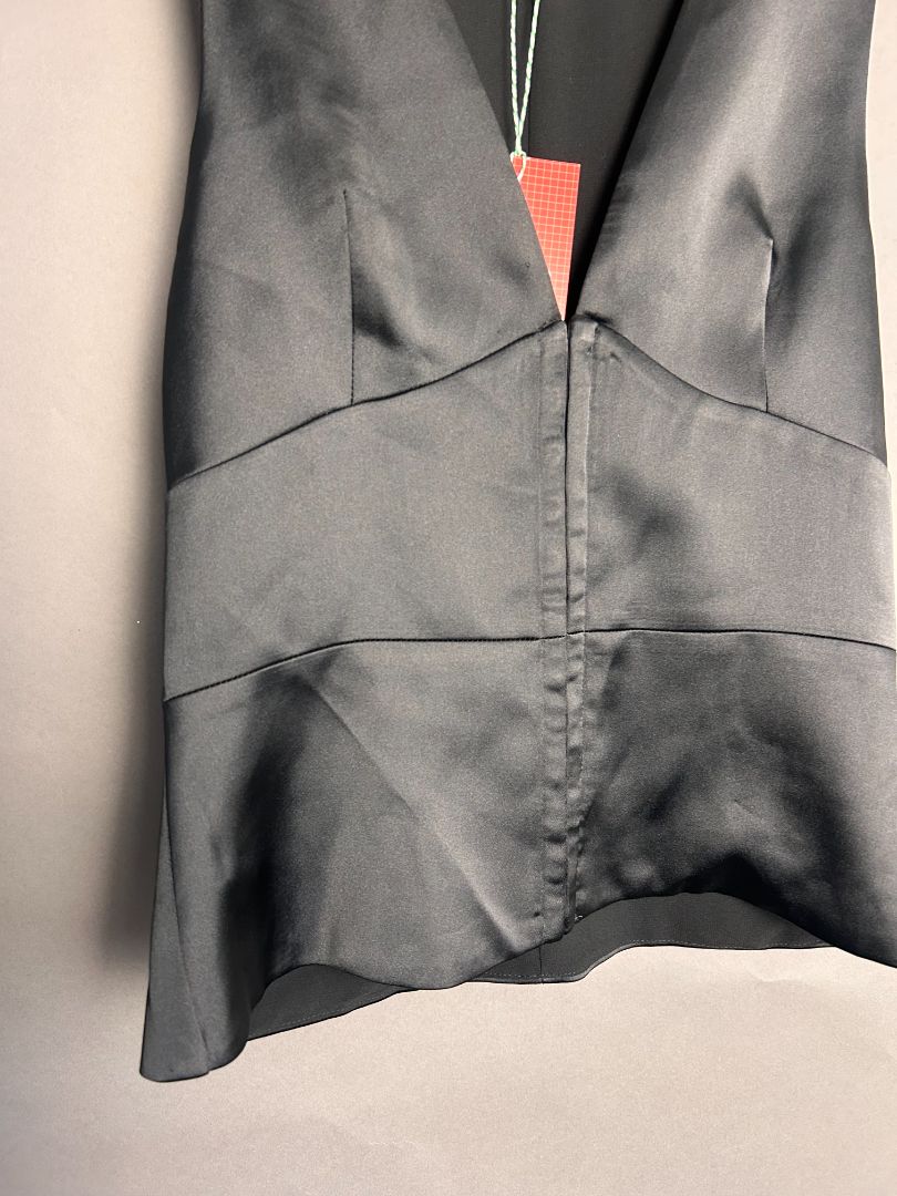 Zara Vest, M