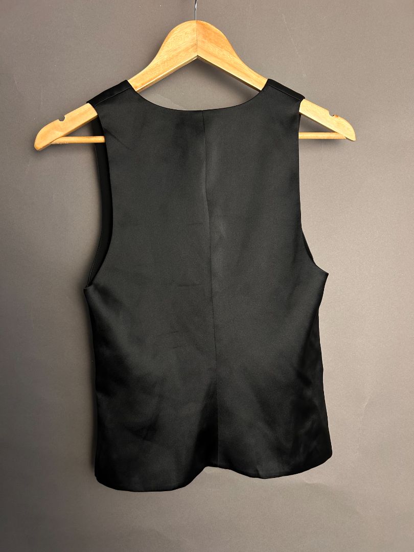 Zara Vest, M