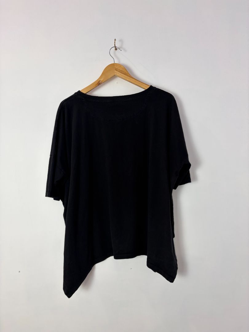 Moochi Tee, M