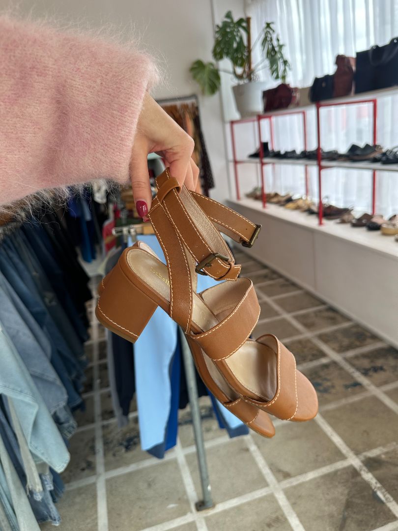 Isabella Anselmi Heels, 42