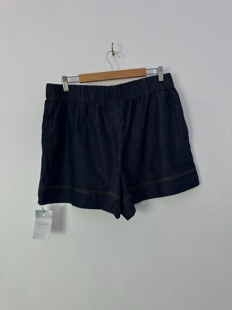 Country Road Shorts, 14