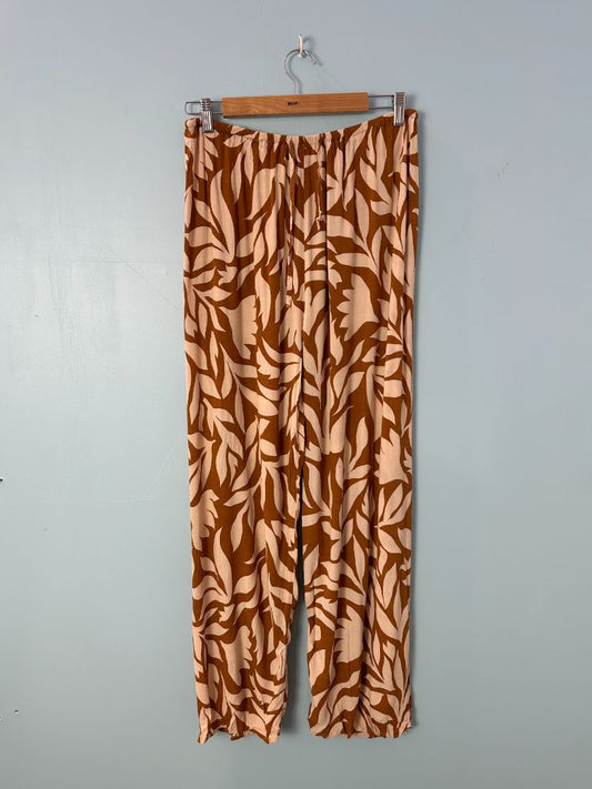 WHITE | CLOSET Trousers, 12