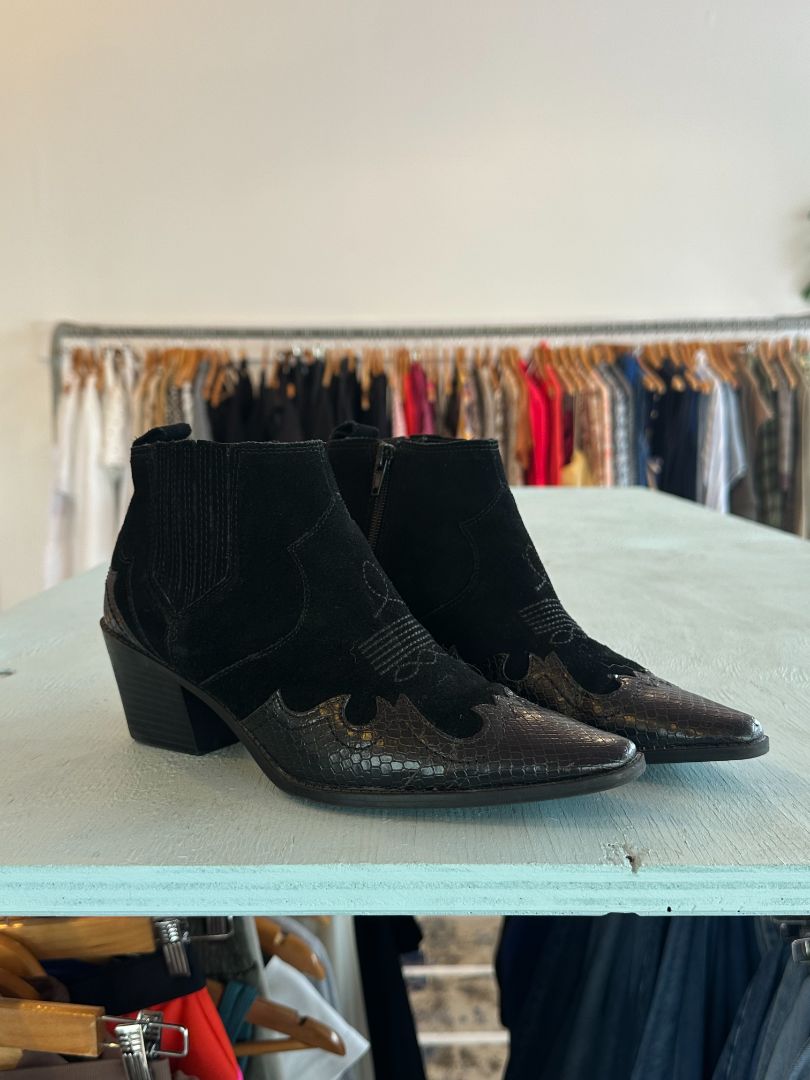 Zara Boots, 38