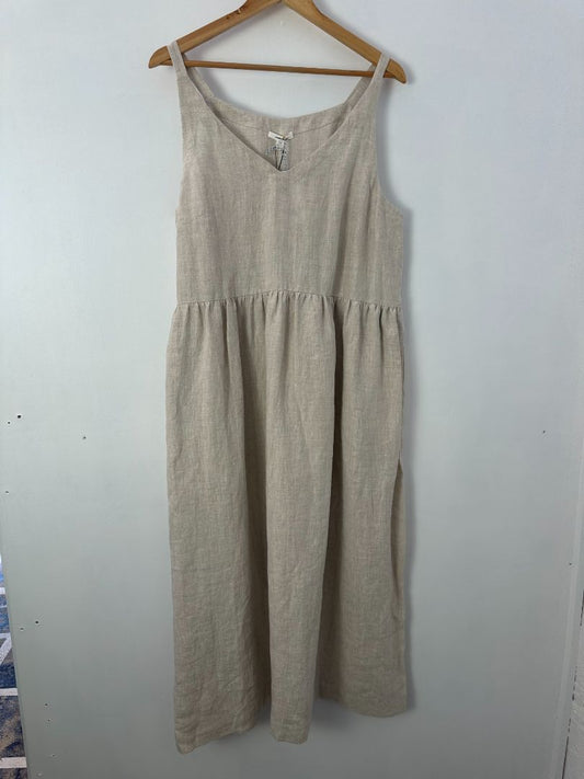 juliette hogan Midi Dress, 16