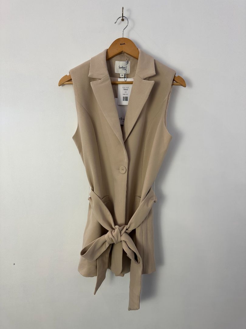 feather + NOISE Vest, 10
