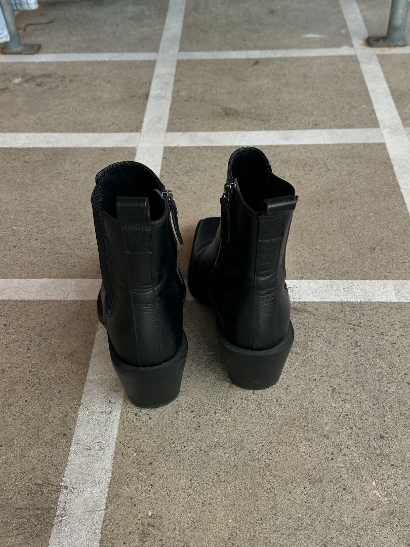 BRONWYN Boots, 39