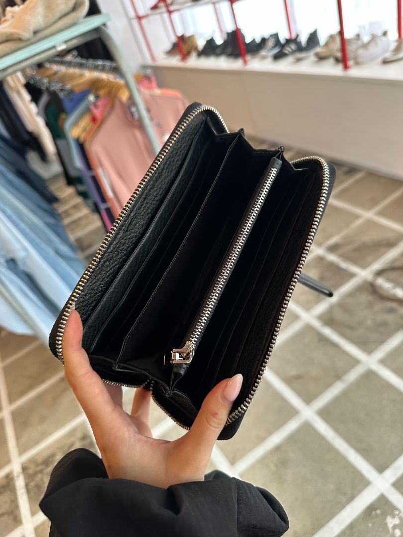 No Brand Wallet