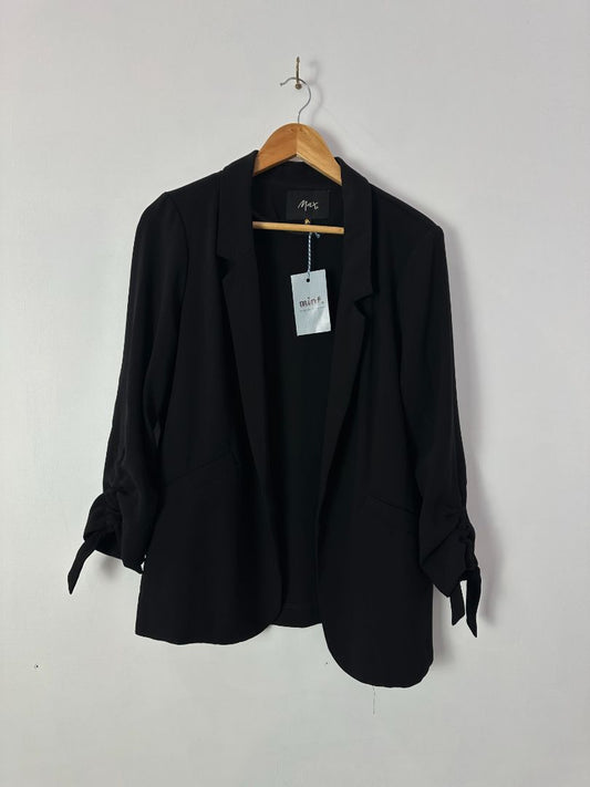 Max Blazer, 10