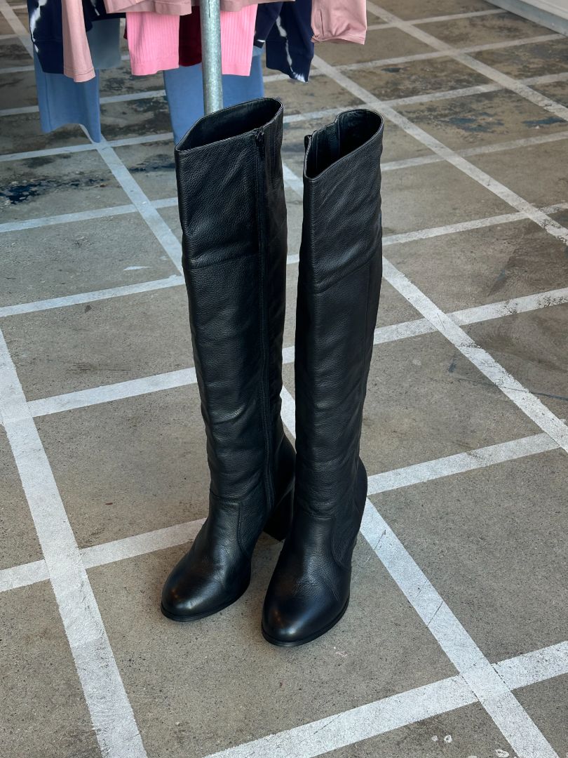 FOREVER NEW Boots, 39