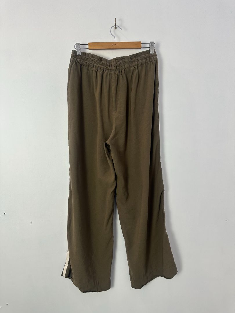 stories be told Trousers, 12