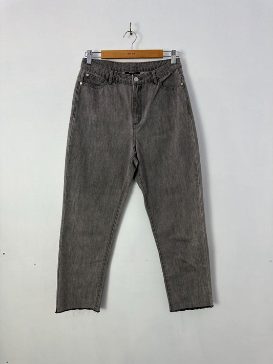 Moochi Jeans, 8