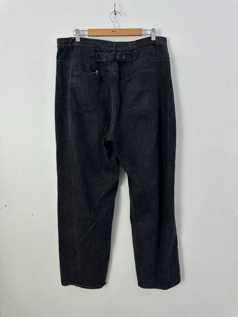 Max Jeans, 18