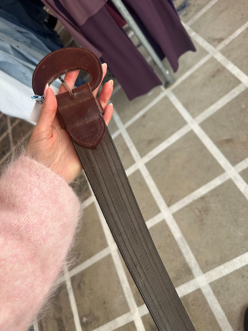 URSULA CONZEN Belt, 32