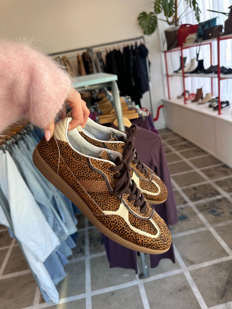 ALOHAS Sneakers, 42