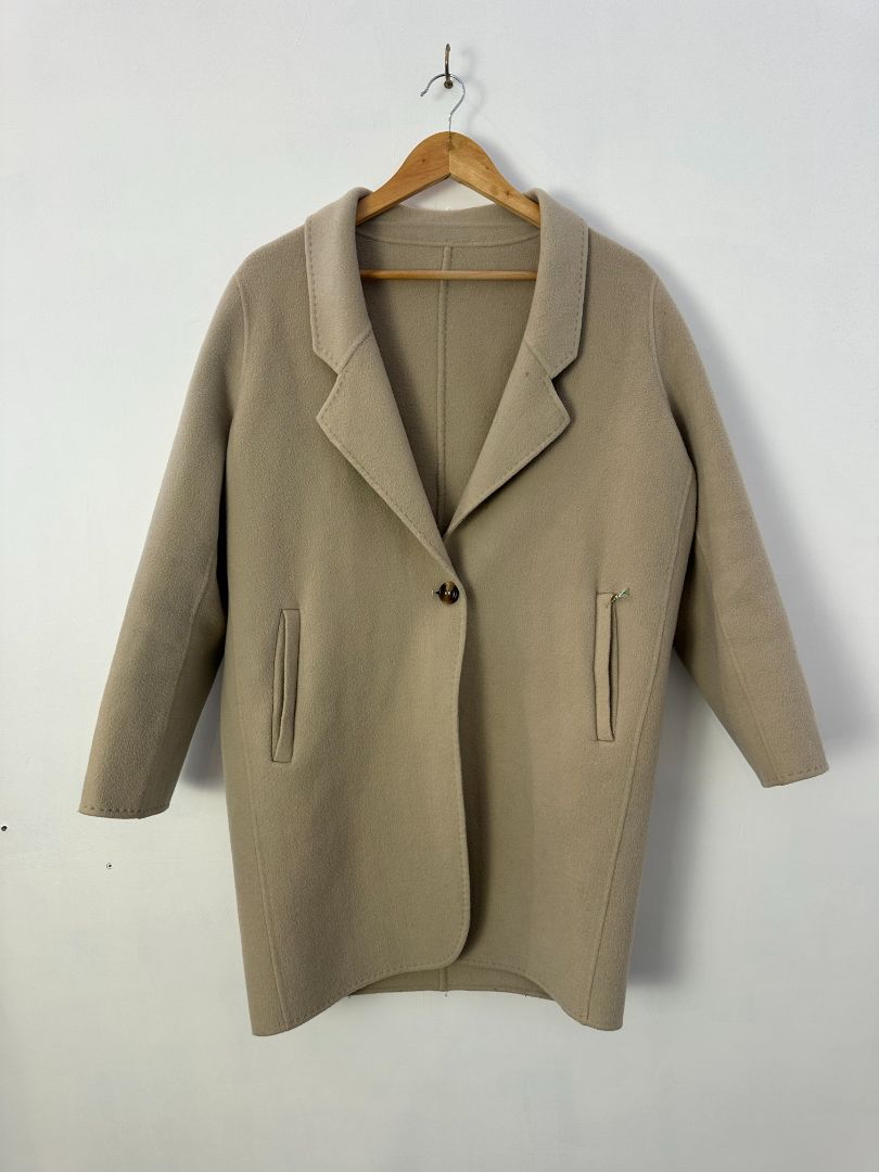 Sills Coat, 10