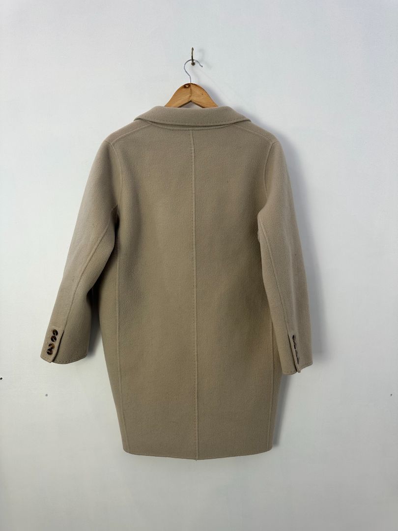 Sills Coat, 10