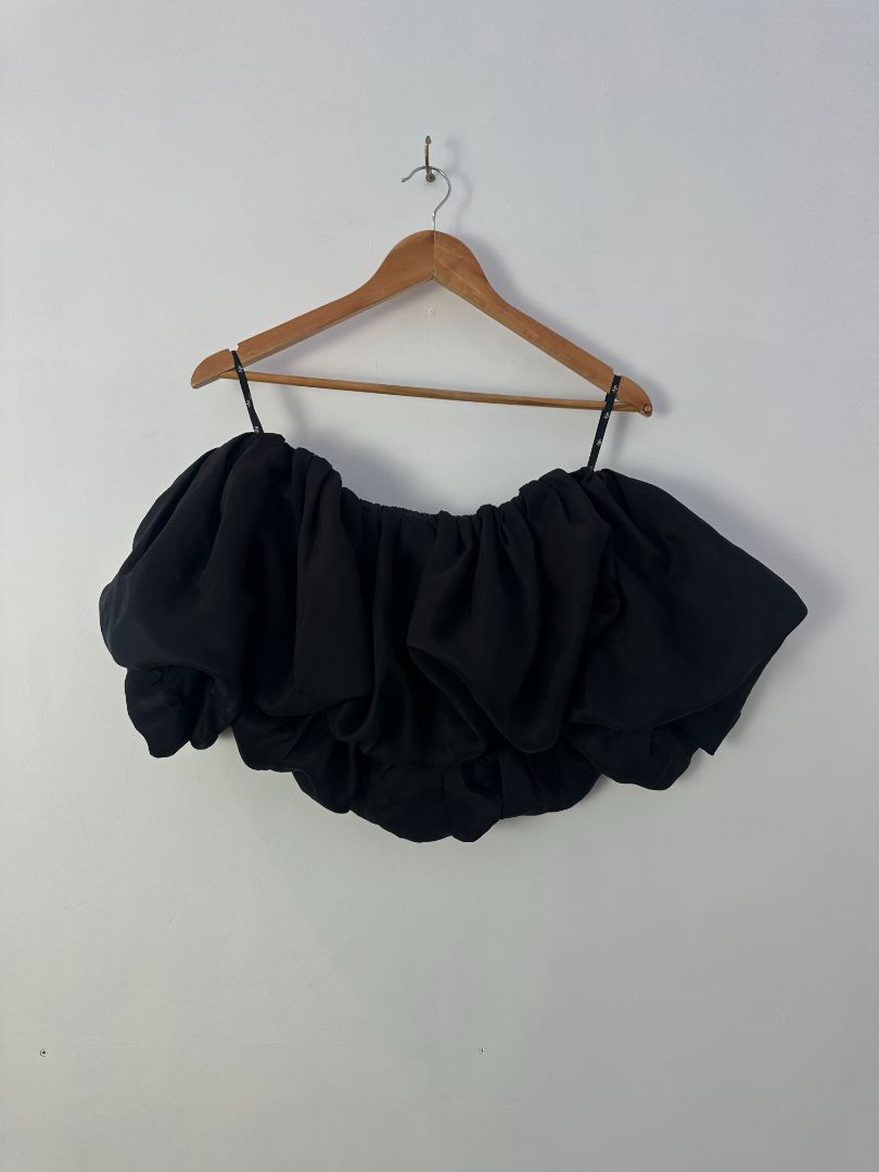Aje. Top, 8