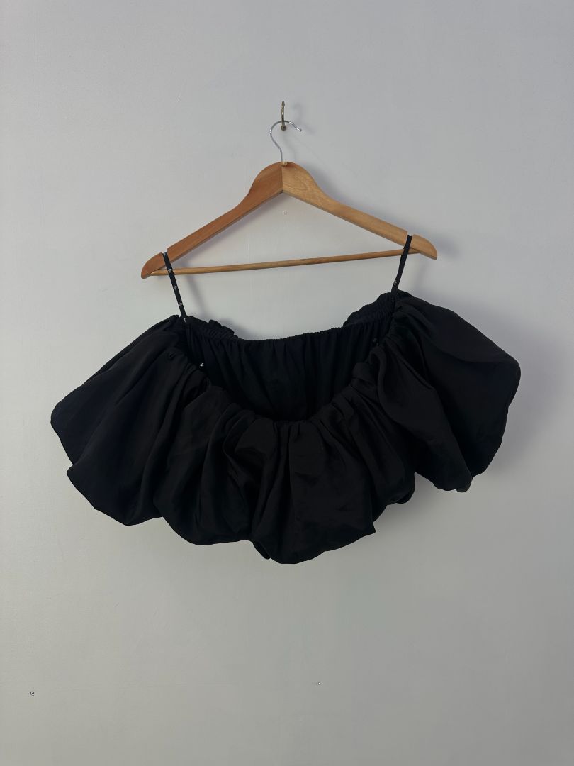 Aje. Top, 8