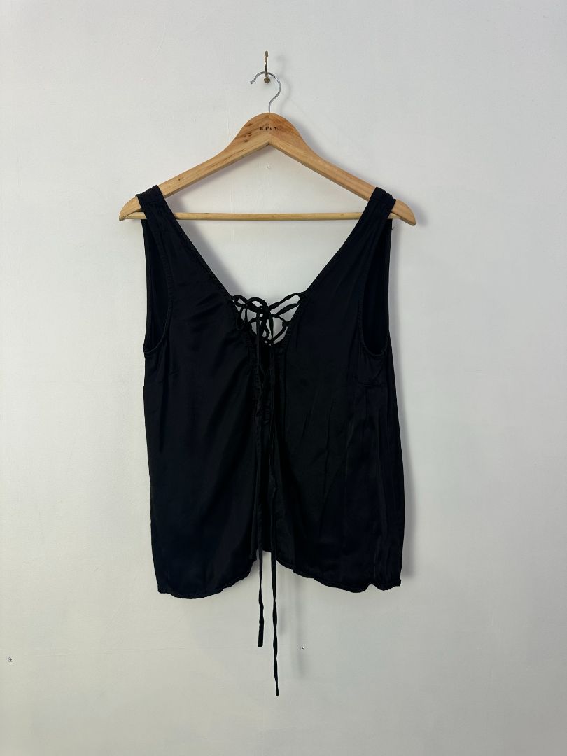 Lonely Singlet, 10