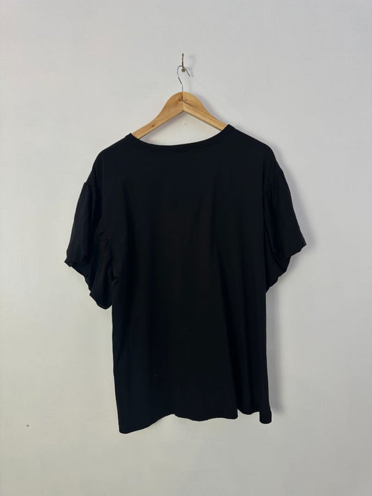 Moochi Tee, S