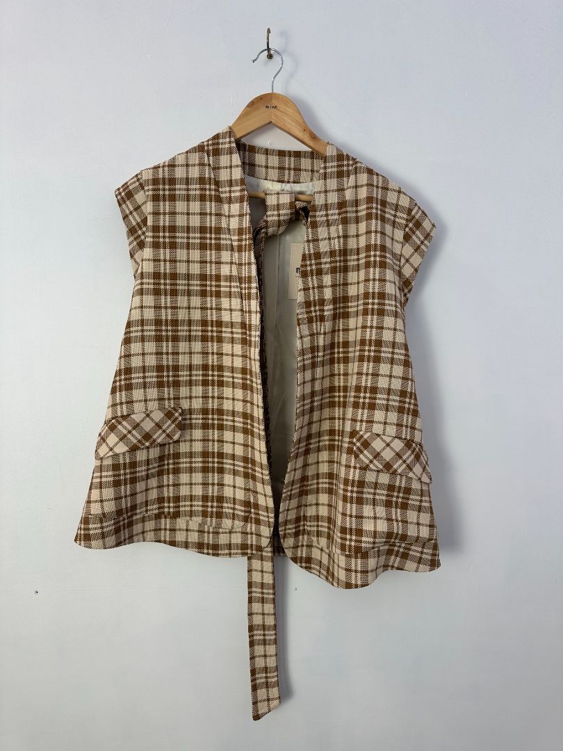 maggie marilyn Vest, 10