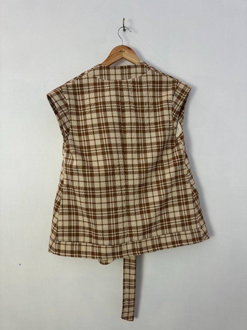 maggie marilyn Vest, 10