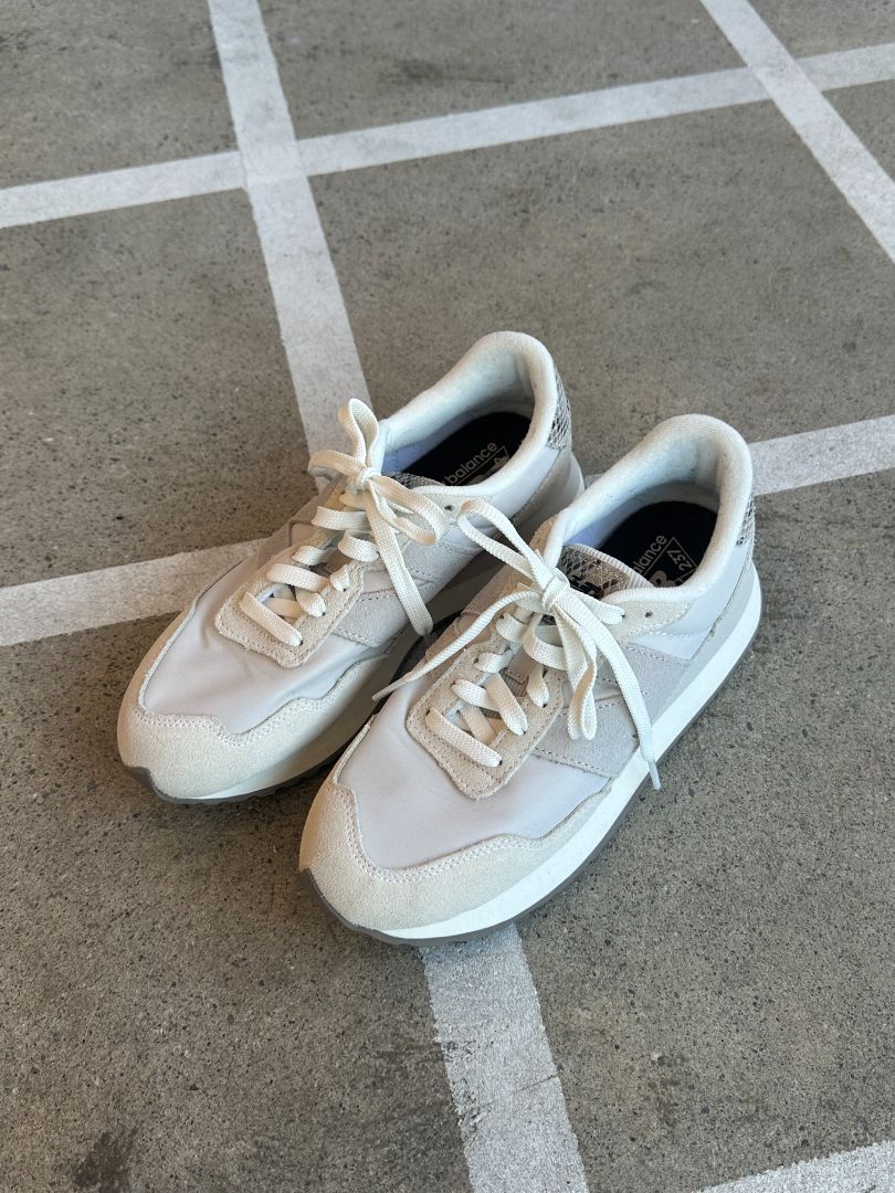 New Balance Sneakers, 40.5