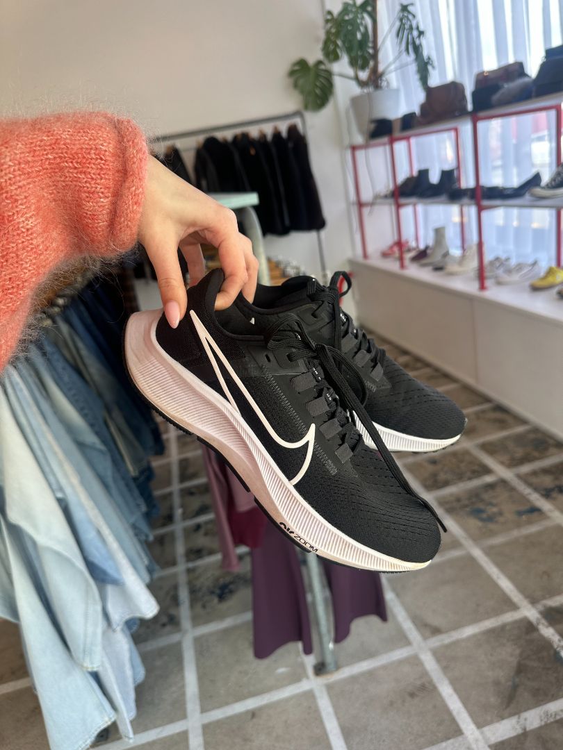 NIKE Sneakers, 38.5