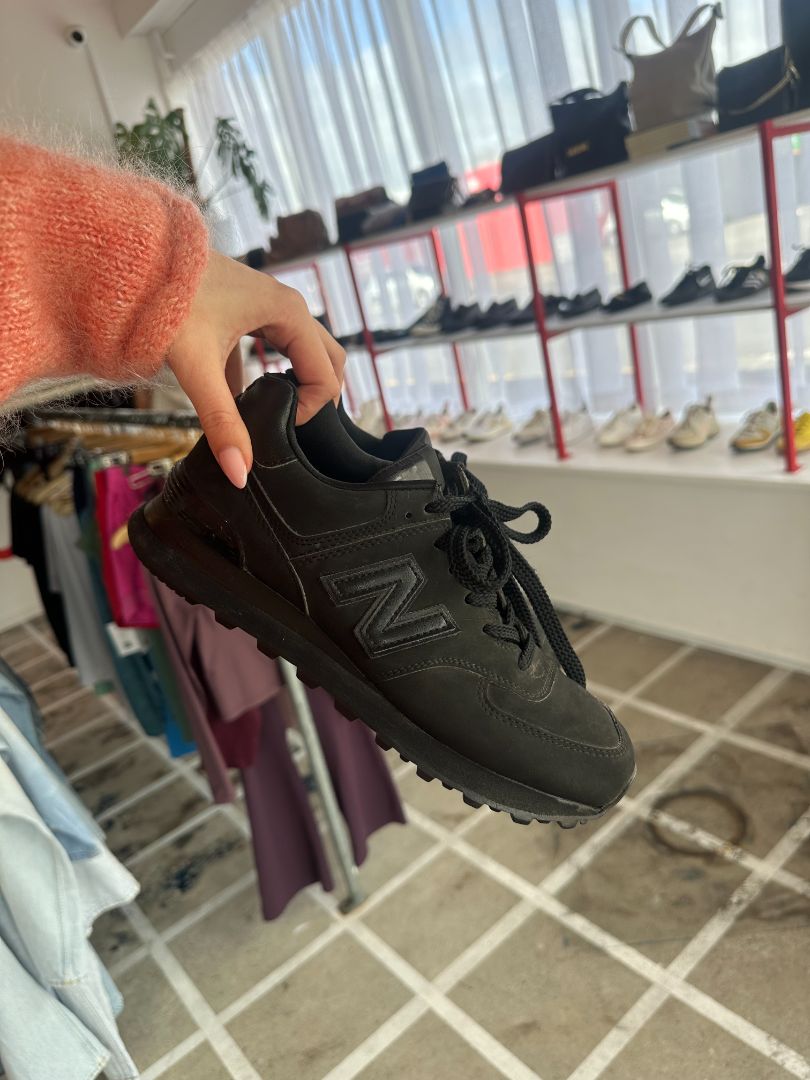 New Balance Sneakers, 39