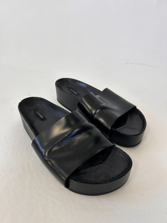 La Tribe Sandels, 39