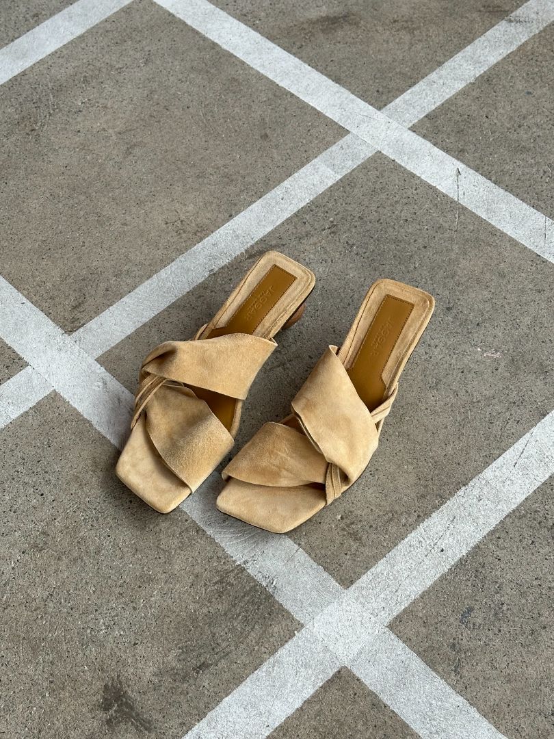 JAGGAR Heels, 37