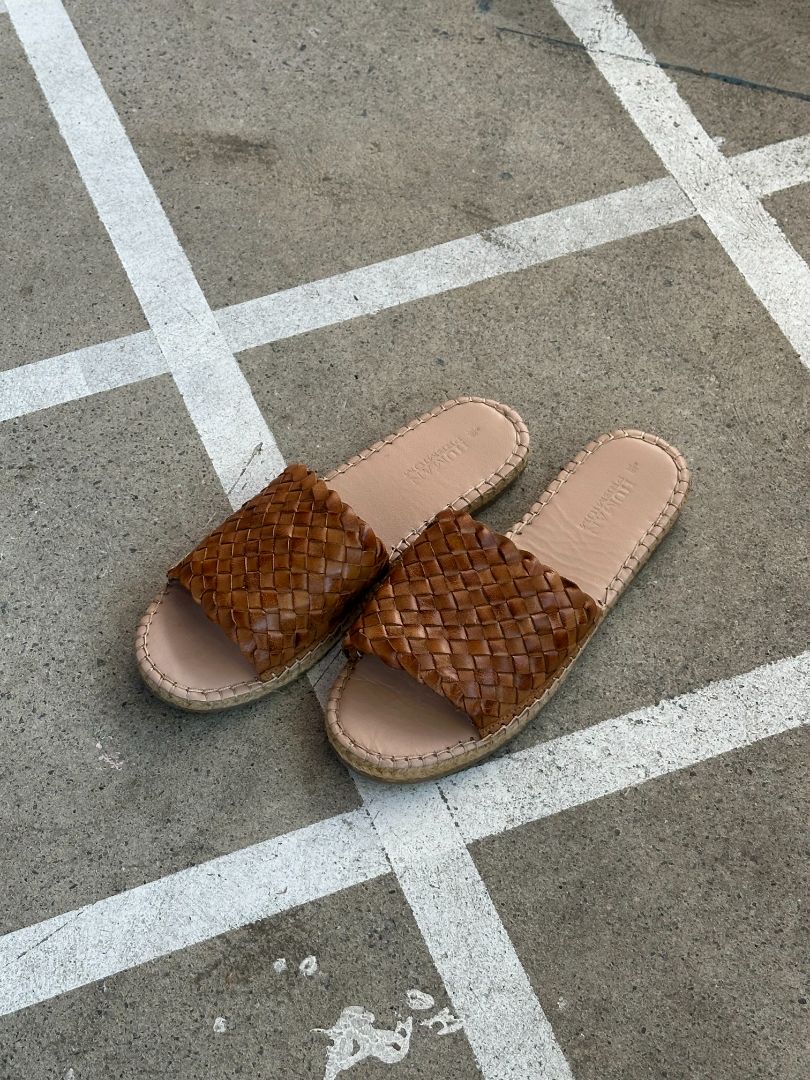 Human Premium Sandals, 39 / 8