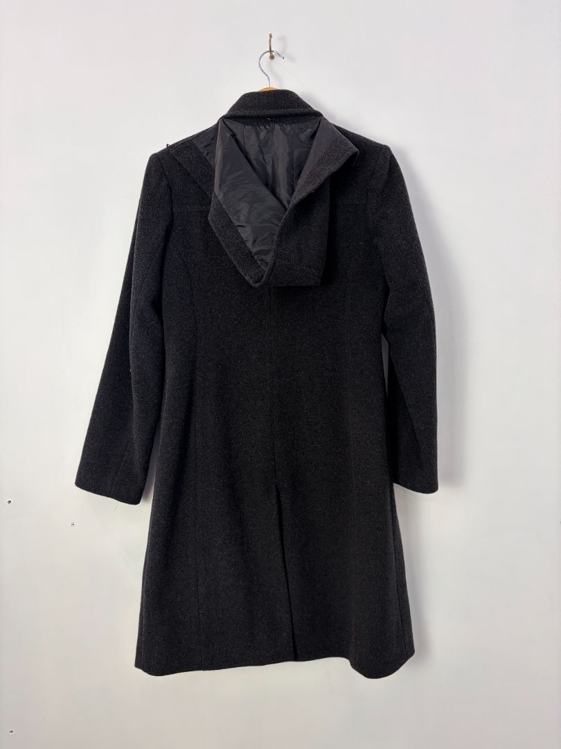 Max Coat, 10