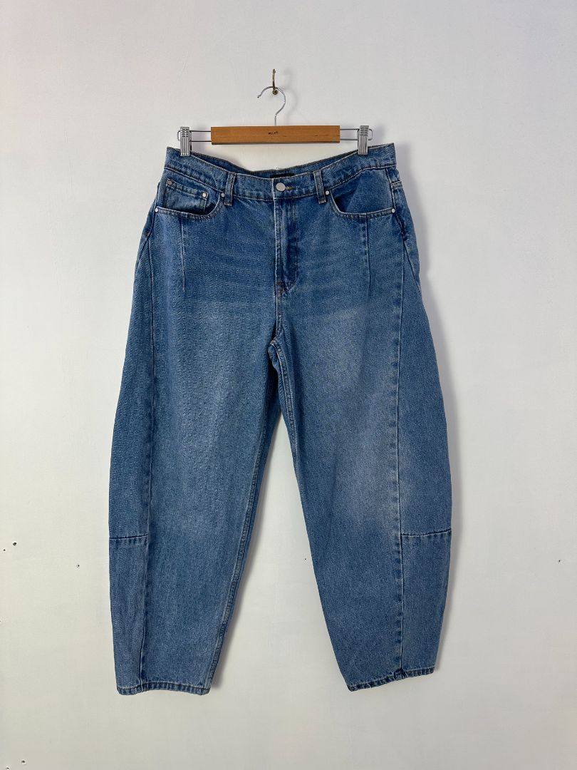 among the brave Jeans, 12