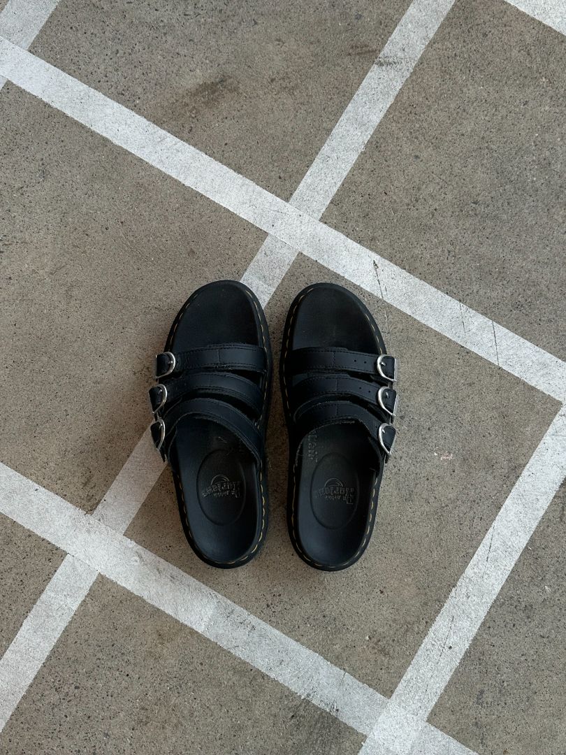 Dr. Martens Sandels, 41