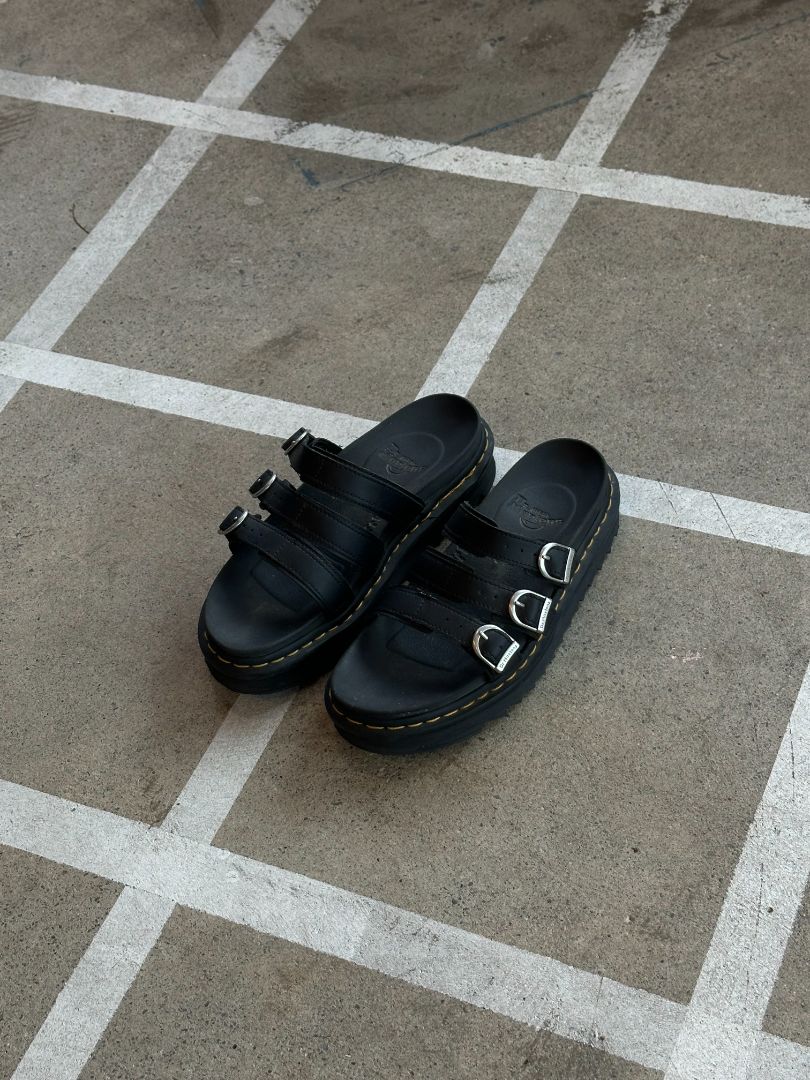 Dr. Martens Sandels, 41