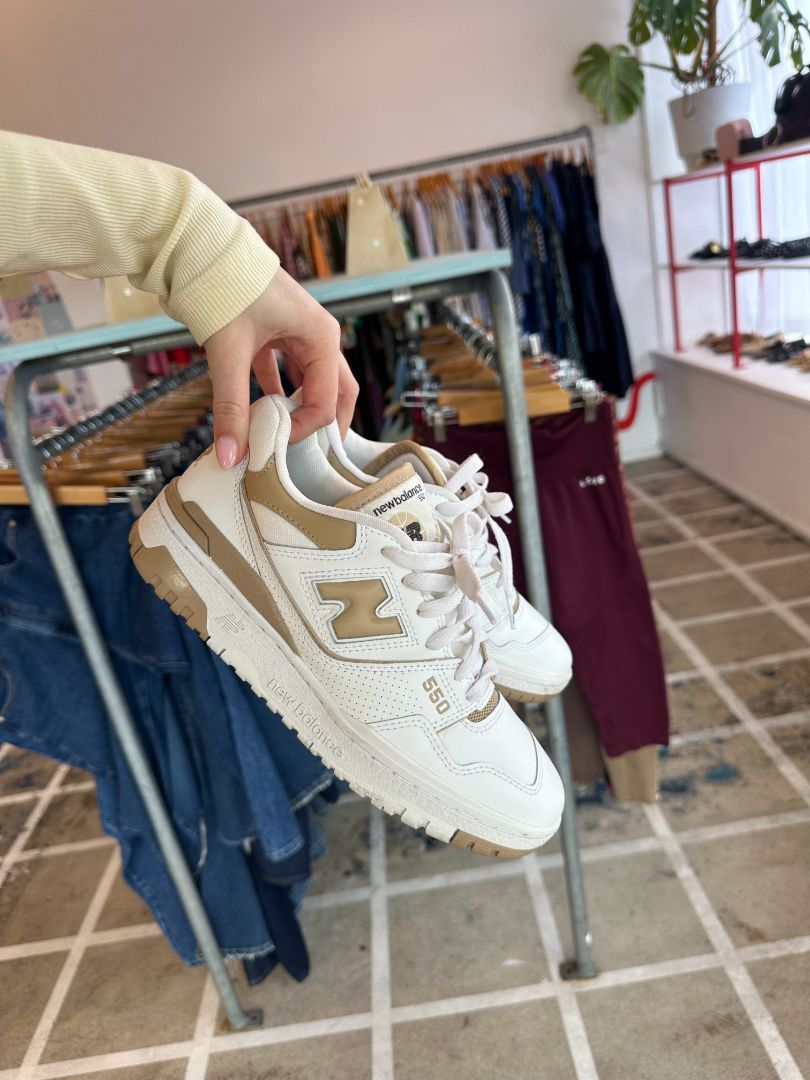 New Balance Sneakers, 39